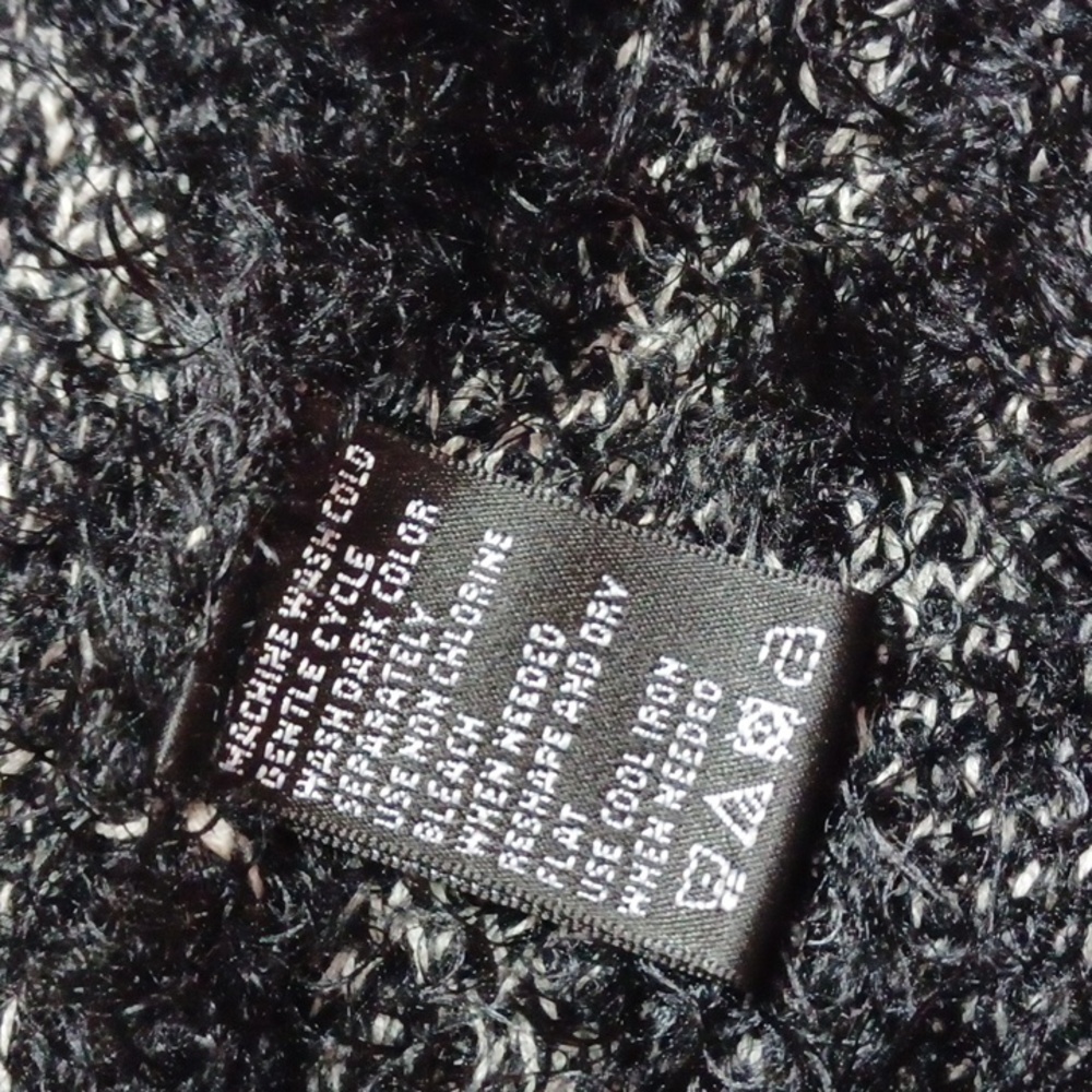 August Silk Chic Black Diamond Pattern Women's Sw… - image 4